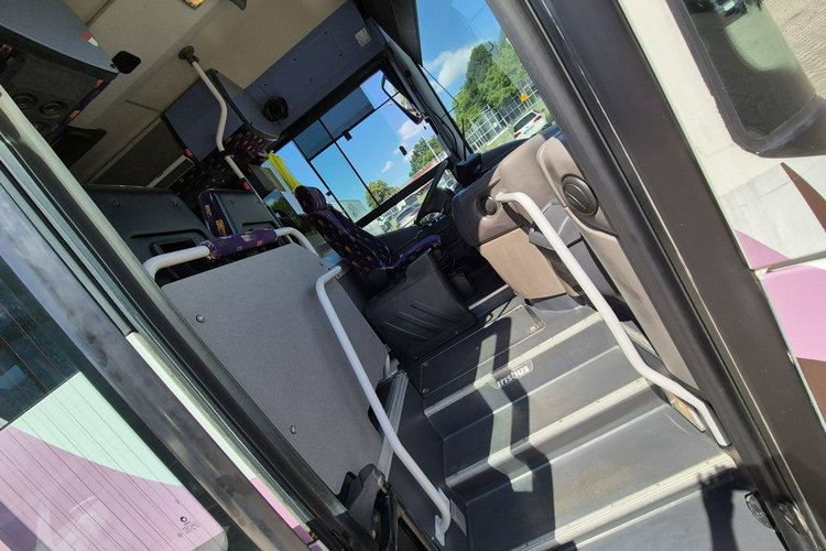 330S / KAMPER + AUTOBUS KAMPER / AUTOBUS/ NOWA ZABUDOWA / SOLAR NA DACHU / ŁAZIENKA / KUCHENKA zdjęcie 38