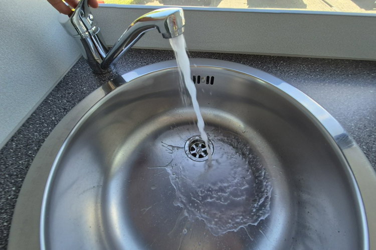 330S / KAMPER + AUTOBUS KAMPER / AUTOBUS/ NOWA ZABUDOWA / SOLAR NA DACHU / ŁAZIENKA / KUCHENKA zdjęcie 48