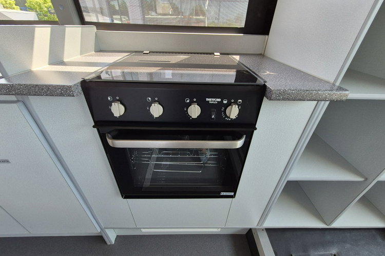 330S / KAMPER + AUTOBUS KAMPER / AUTOBUS/ NOWA ZABUDOWA / SOLAR NA DACHU / ŁAZIENKA / KUCHENKA zdjęcie 50