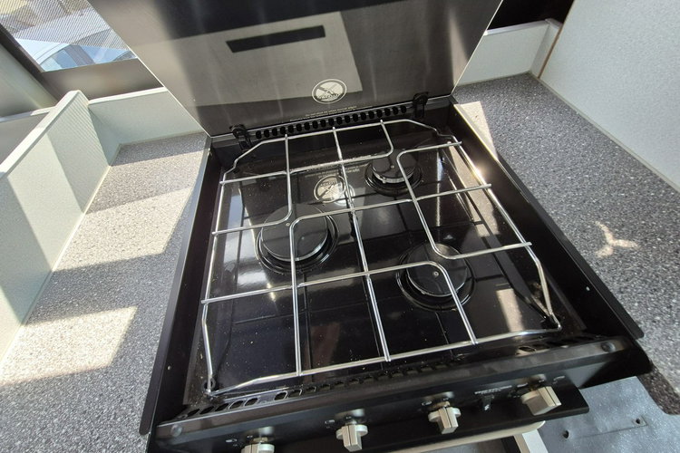 330S / KAMPER + AUTOBUS KAMPER / AUTOBUS/ NOWA ZABUDOWA / SOLAR NA DACHU / ŁAZIENKA / KUCHENKA zdjęcie 51