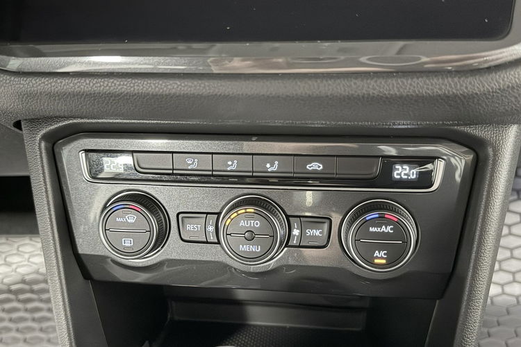 Volkswagen Tiguan 1.4TSi140KM ACT Highline DSG ACC KeylessGo LED Navi PL Salon zdjęcie 15