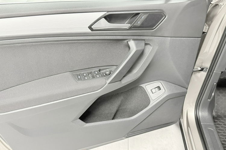 Volkswagen Tiguan 1.4TSi140KM ACT Highline DSG ACC KeylessGo LED Navi PL Salon zdjęcie 32