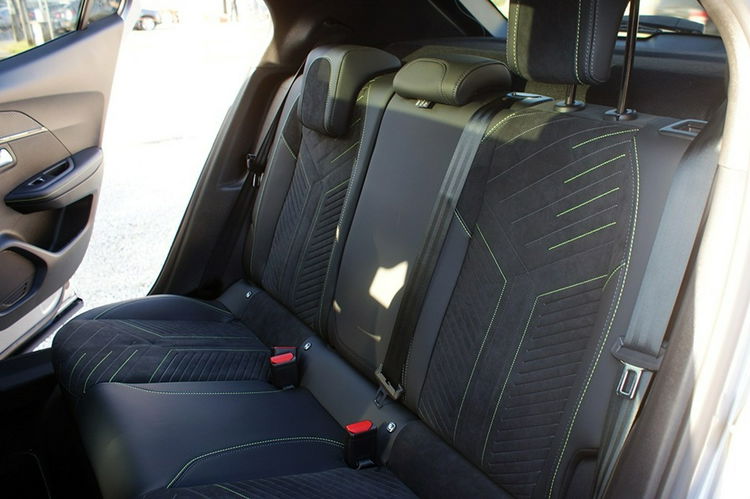 2008 Peugeot 2008 1.2 PureTech GT S&S EAT8 zdjęcie 18