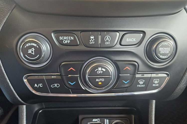 Jeep Cherokee 2.2 JTD 185 kM zdjęcie 28