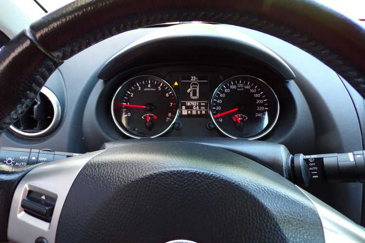 Nissan Qashqai Automat /4x4 /Navi /solardach /2.0 /141KM /2013 zdjęcie 20