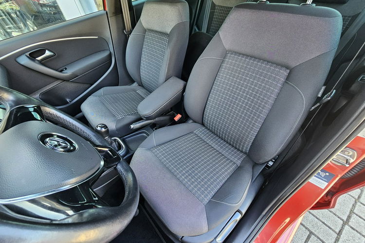 Volkswagen Polo Grzane fotele, tempomat, felgi 17 zdjęcie 11