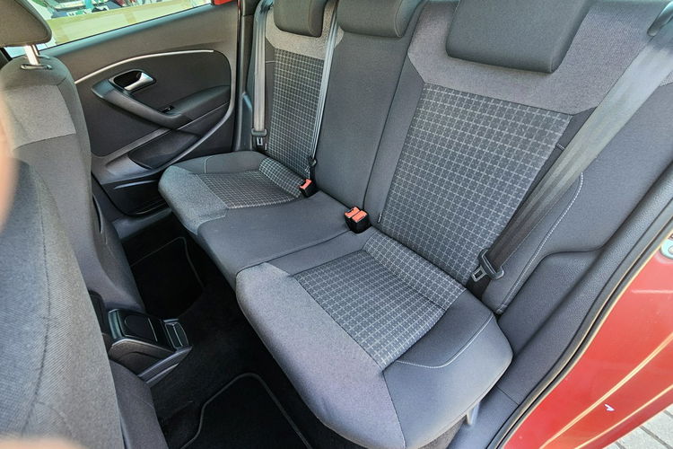 Volkswagen Polo Grzane fotele, tempomat, felgi 17 zdjęcie 13