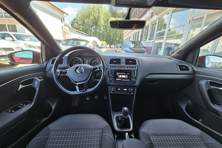 Volkswagen Polo Grzane fotele, tempomat, felgi 17 zdjęcie 15