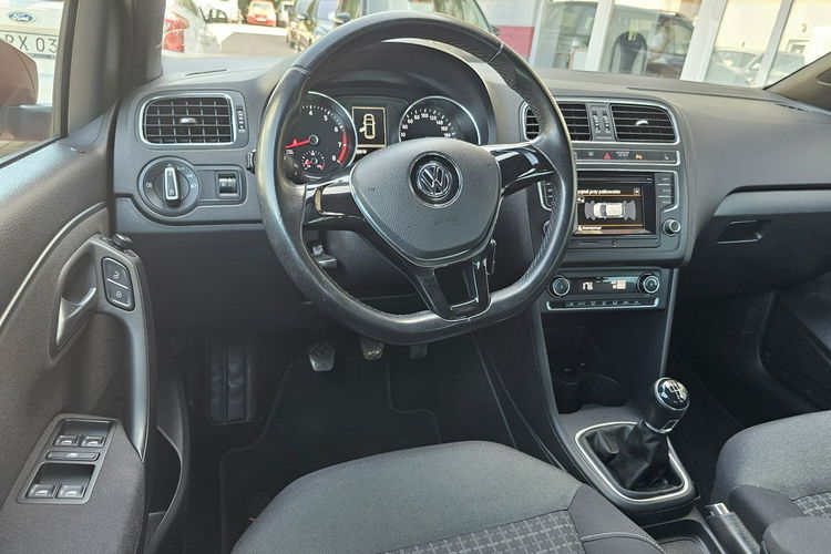 Volkswagen Polo Grzane fotele, tempomat, felgi 17 zdjęcie 16