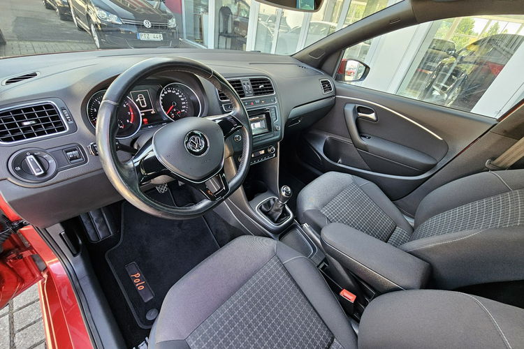 Volkswagen Polo Grzane fotele, tempomat, felgi 17 zdjęcie 17
