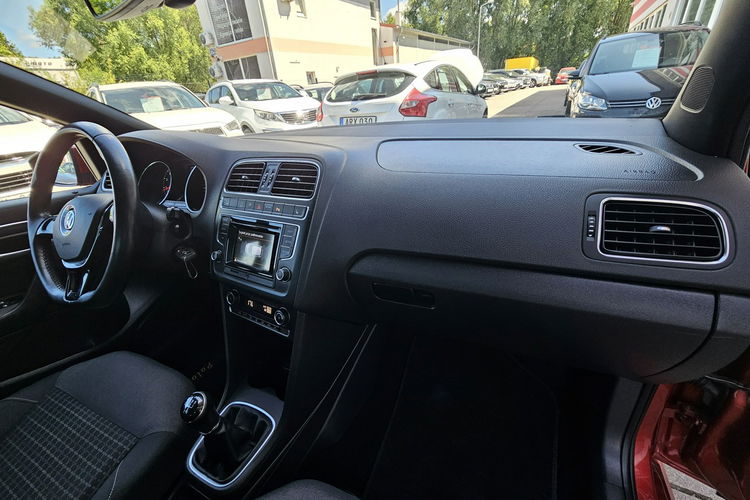 Volkswagen Polo Grzane fotele, tempomat, felgi 17 zdjęcie 20