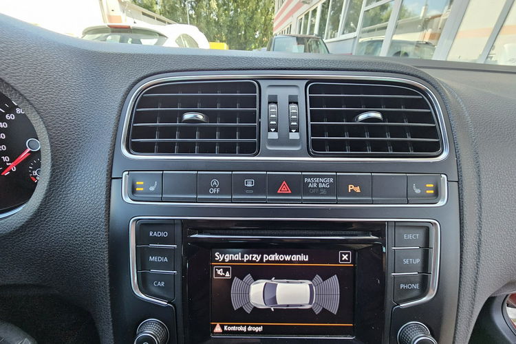 Volkswagen Polo Grzane fotele, tempomat, felgi 17 zdjęcie 21