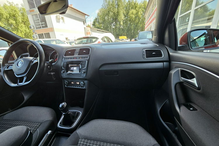 Volkswagen Polo Grzane fotele, tempomat, felgi 17 zdjęcie 23