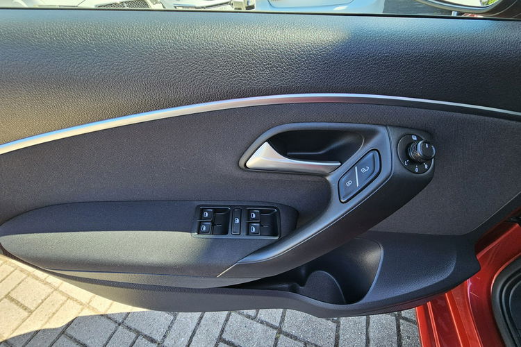 Volkswagen Polo Grzane fotele, tempomat, felgi 17 zdjęcie 27