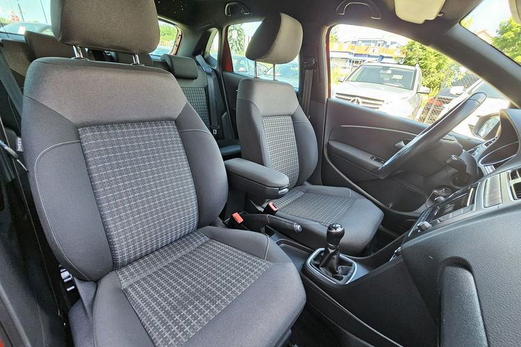 Volkswagen Polo Grzane fotele, tempomat, felgi 17 zdjęcie 9
