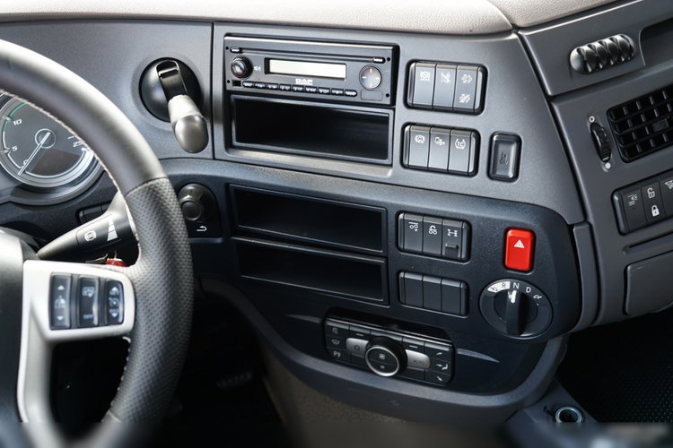 DAF XF 480 / KLIMATYZACJA POSTOJOWA /  ZESTAW TANDEM / 120 M3 / PRZEJAZDOWY / Wecon / 2019 / PO KONTRAKCIE SERWISOWYM zdjęcie 42