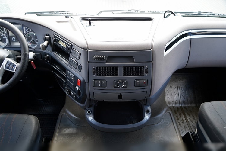 DAF XF 480 / KLIMATYZACJA POSTOJOWA /  ZESTAW TANDEM / 120 M3 / PRZEJAZDOWY / Wecon / 2019 / PO KONTRAKCIE SERWISOWYM zdjęcie 43