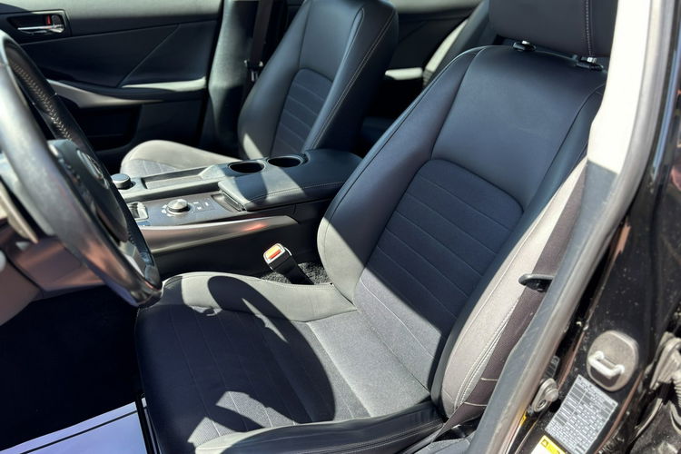 Lexus IS is300h, Stan bardzo dobry zdjęcie 15