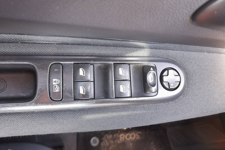 Peugeot 3008 1.6 BlueHDI 120 kM nawigacja, tempomat zdjęcie 19