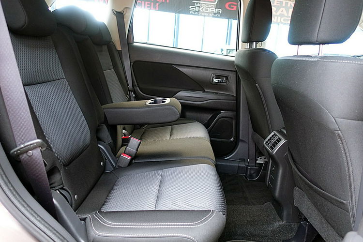 Mitsubishi Outlander 4x4 Automat Instyle LED+ACC+NAVI Gwarancja Iwł Kraj Bezwyp ASO FV23% 4x2 zdjęcie 10