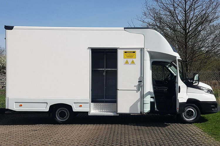 Iveco Daily KONTENER NISKOPODŁOGOWY 4.43x2.23x2.42 SKLEP BAR FOODTRUCK KAMPER AC zdjęcie 32