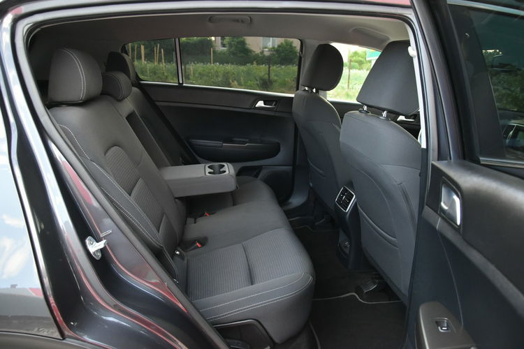 Kia Sportage 1.7CRDi 141KM Automat 2018r. NAVi pdc Kamera niski przebieg 65tkm zdjęcie 13