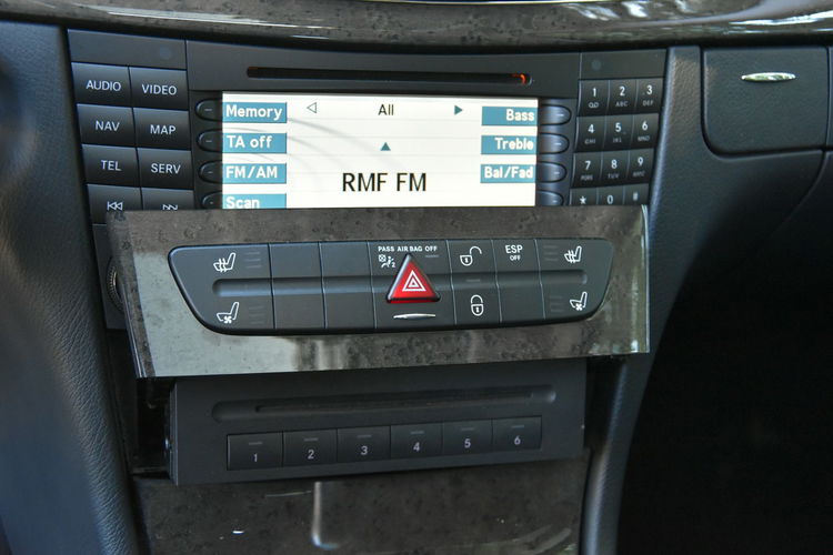 Mercedes E 280 Avantgarde E 280CDi 190KM 2006r. Xenon Skóra NAV niski przebieg 109tkm zdjęcie 18