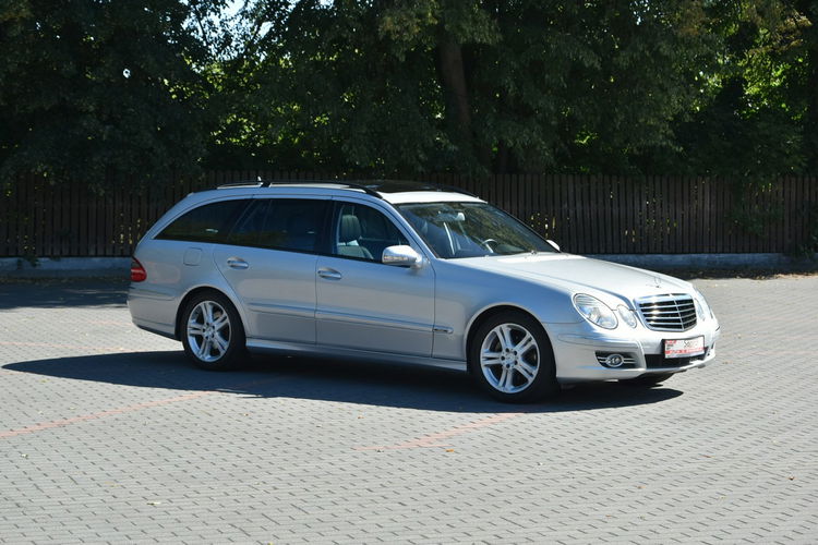 Mercedes E 280 Avantgarde E 280CDi 190KM 2006r. Xenon Skóra NAV niski przebieg 109tkm zdjęcie 25