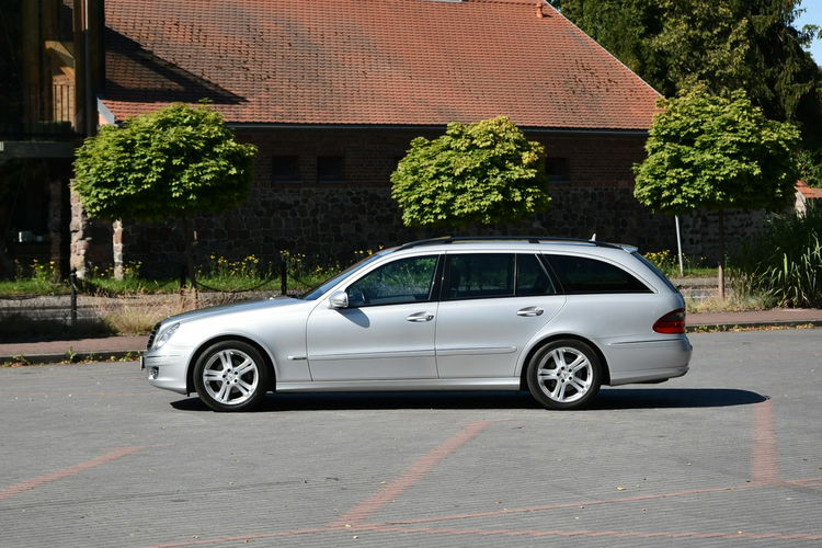 Mercedes E 280 Avantgarde E 280CDi 190KM 2006r. Xenon Skóra NAV niski przebieg 109tkm zdjęcie 3
