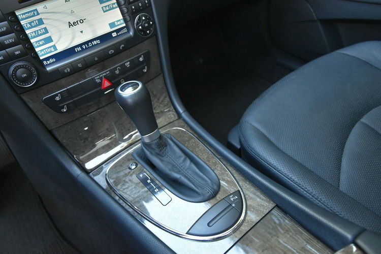 Mercedes E 280 Avantgarde E 280CDi 190KM 2006r. Xenon Skóra NAV niski przebieg 109tkm zdjęcie 30