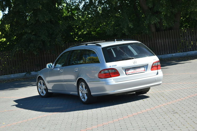 Mercedes E 280 Avantgarde E 280CDi 190KM 2006r. Xenon Skóra NAV niski przebieg 109tkm zdjęcie 4