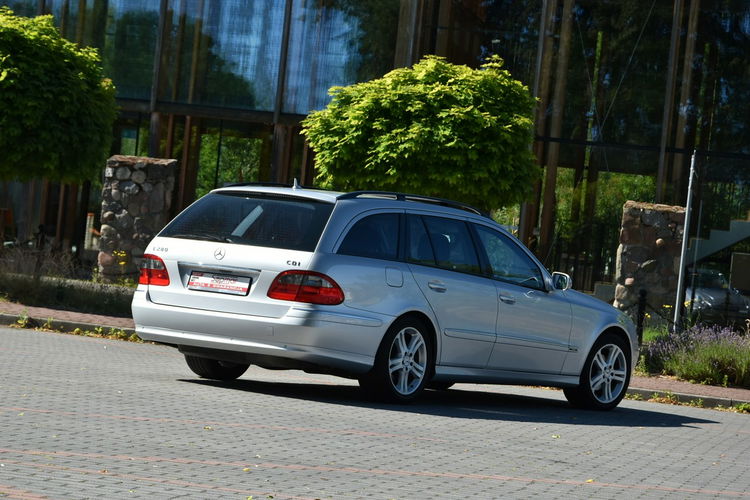 Mercedes E 280 Avantgarde E 280CDi 190KM 2006r. Xenon Skóra NAV niski przebieg 109tkm zdjęcie 6