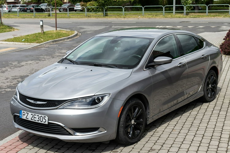 Chrysler 200 2.4_Benzyna_Gaz_175 KM_175 tyś. km zdjęcie 4