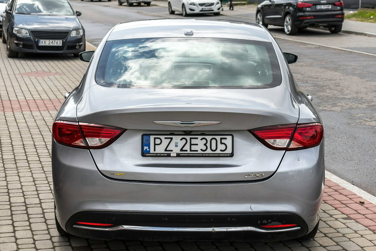 Chrysler 200 2.4_Benzyna_Gaz_175 KM_175 tyś. km zdjęcie 8