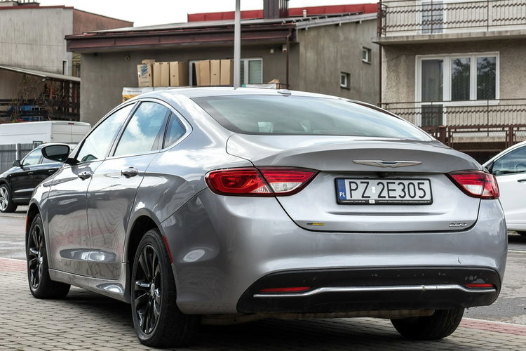 Chrysler 200 2.4_Benzyna_Gaz_175 KM_175 tyś. km zdjęcie 9