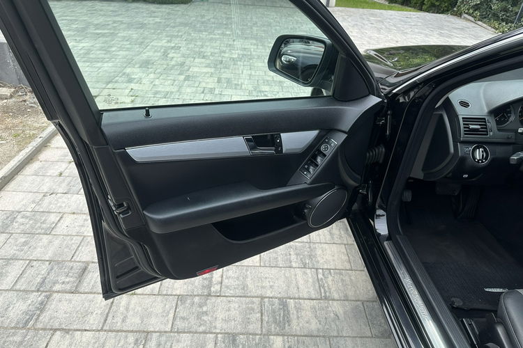 Mercedes C 180 Bardzo zadbana zdjęcie 17