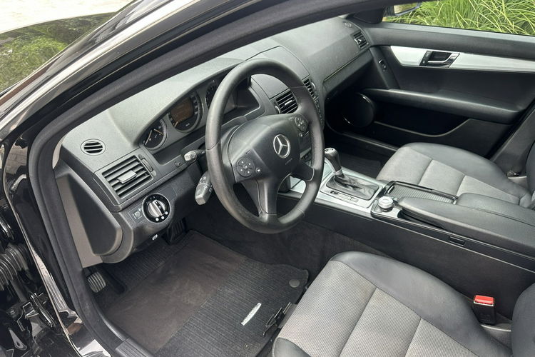 Mercedes C 180 Bardzo zadbana zdjęcie 18