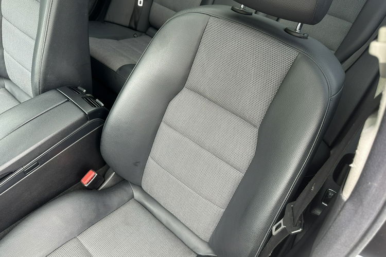 Mercedes C 180 Bardzo zadbana zdjęcie 19