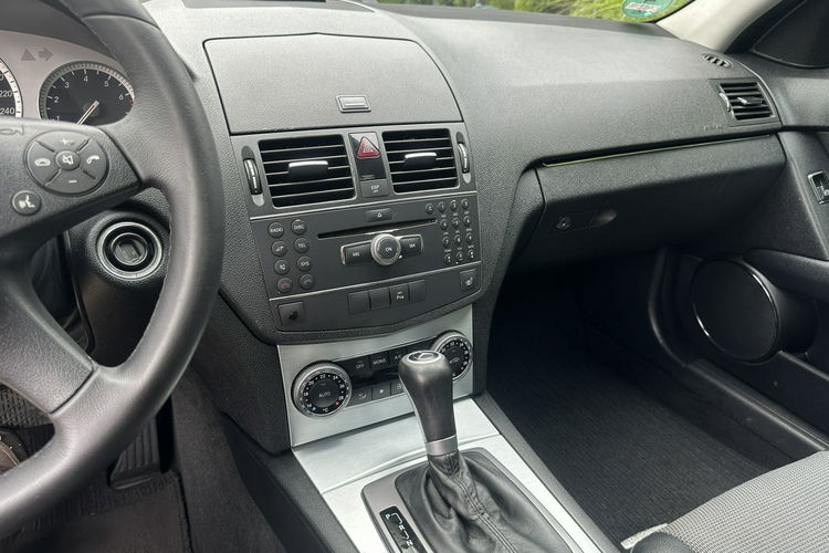 Mercedes C 180 Bardzo zadbana zdjęcie 20