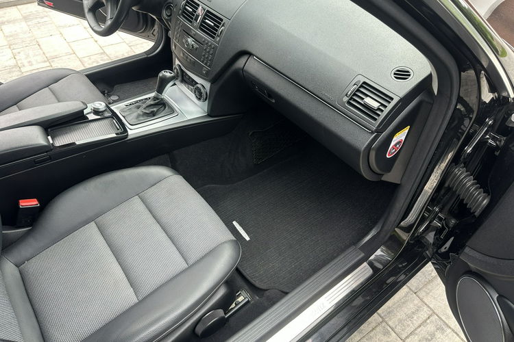 Mercedes C 180 Bardzo zadbana zdjęcie 22