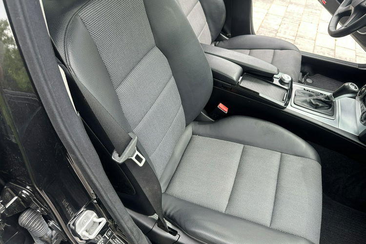 Mercedes C 180 Bardzo zadbana zdjęcie 23