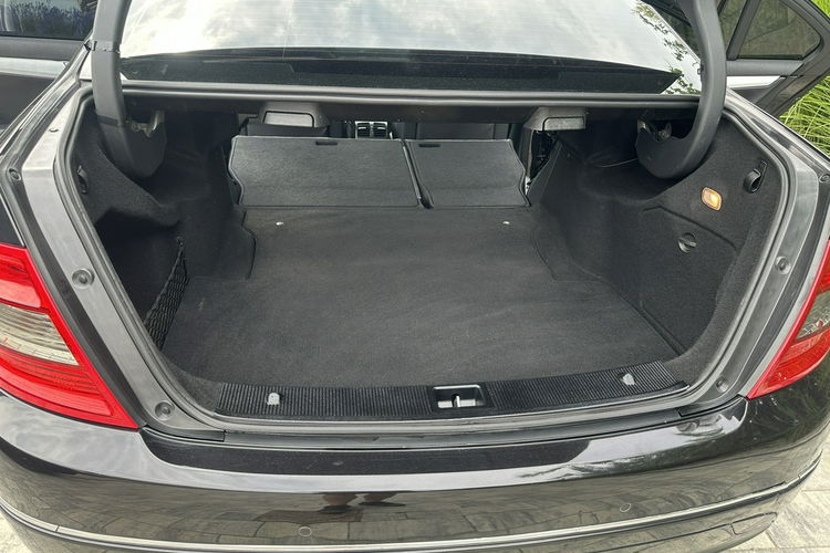 Mercedes C 180 Bardzo zadbana zdjęcie 28