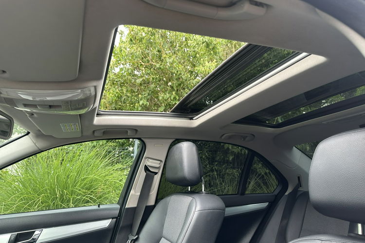 Mercedes C 180 Bardzo zadbana zdjęcie 30