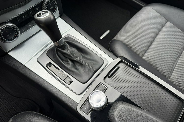 Mercedes C 180 Bardzo zadbana zdjęcie 35