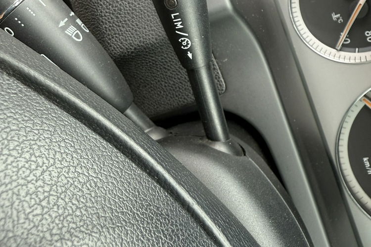 Mercedes C 180 Bardzo zadbana zdjęcie 36