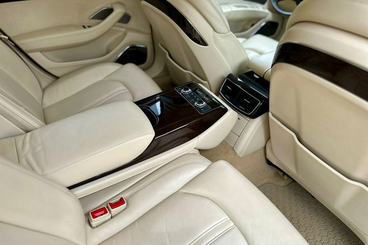Audi A8 Faktura VAT 23 % 4.2 TDI Max wyposażenie zdjęcie 39