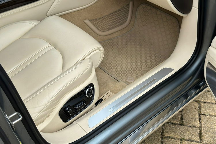 Audi A8 Faktura VAT 23 % 4.2 TDI Max wyposażenie zdjęcie 9