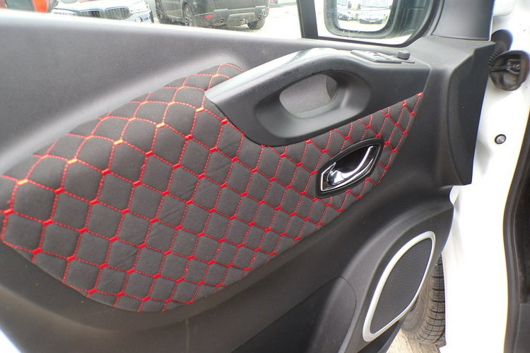 Renault Trafic 9 osobowy long nowy środek zdjęcie 3