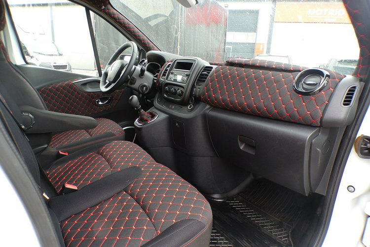 Renault Trafic 9 osobowy long nowy środek zdjęcie 5