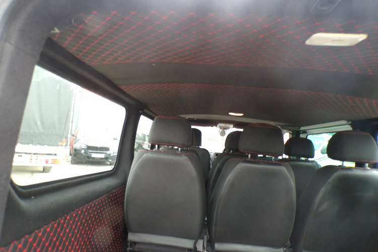 Renault Trafic 9 osobowy long nowy środek zdjęcie 7